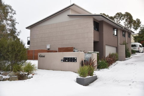 Khione 1 - Modern & Spacious With Views Towards Lake Jindabyne & The Mountains Beyond - Accommodation Perth 0