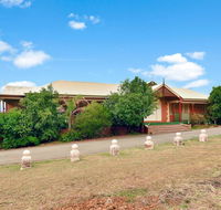 King III - you can honestly walk to Bimbadgen and Hope Estate concerts - Accommodation Perth