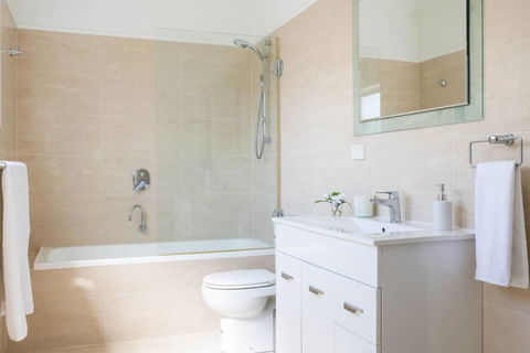 Kinross Cottage - Neat And Stylish, Sleeps 9 - Accommodation Perth 2