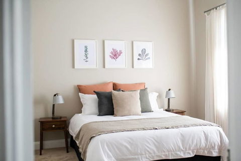Kinross Cottage - Neat And Stylish, Sleeps 9 - Accommodation Perth 3
