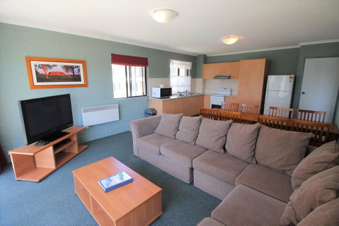 Kirwan Apartment 18 - Large Jindabyne Apartment - Accommodation Perth 3