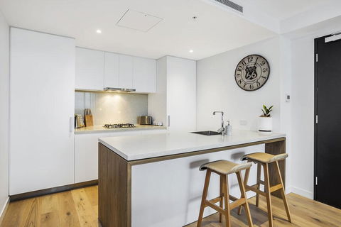 KOZYGURU FORTITUDE VALLEY 2 BED DESIGNER APT + FREE PARKING QFV179-803 - Accommodation Perth 3