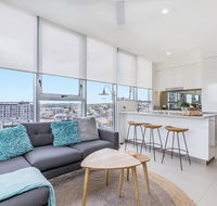 KOZYGURU NEWSTEAD DESIGNER 2 BED APT FREE PARKING POOL  GYM QNE088 - Accommodation Perth