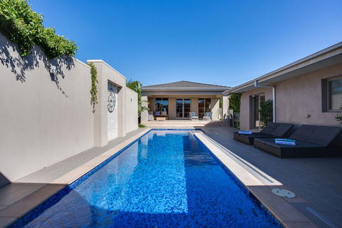 Kraimorie Large Family Beach House With Pool, Superb Water Views, Pool, And Games Room - Accommodation Perth 1