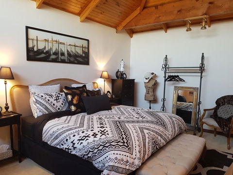 La Maison Riviere - THE RIVER HOUSE Bed & Breakfast - Accommodation Perth 3