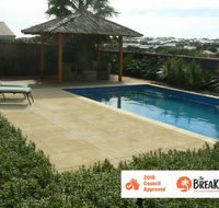 La Mer - Home with a Pool - Accommodation Perth