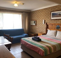 Lake Front Motel - Perth Resorts