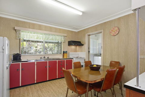 Lake Frontage Family Fun Home - Accommodation Perth 2