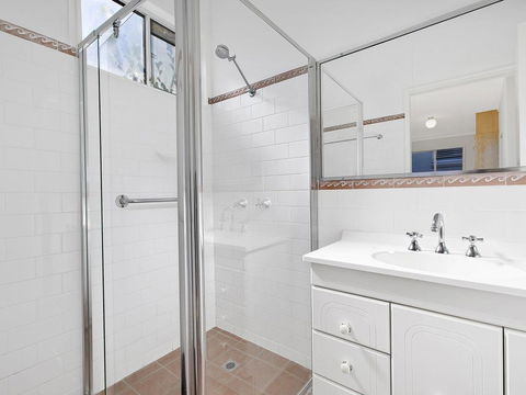 Lakes Edge Cottage - Accommodation Perth 3