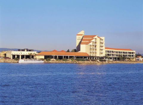 Lakes Hotel - Accommodation Perth 0