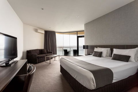 Lakes Hotel - Accommodation Perth 1