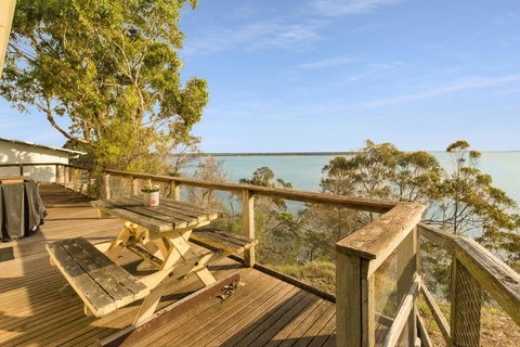 Lakescapes Cottage - 180 Degree Panoramic Views - Accommodation Perth 1