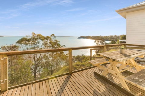 Lakescapes Cottage - 180 Degree Panoramic Views - Accommodation Perth 2