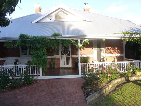 Lakeside Bed & Breakfast - Accommodation Perth 3