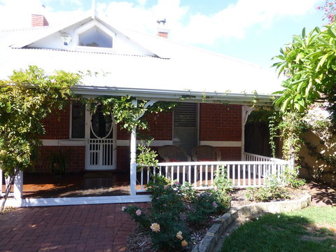 Lakeside Bed & Breakfast - Accommodation Perth 1