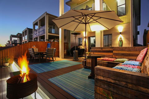 Lakeside Deck House - Accommodation Perth 2