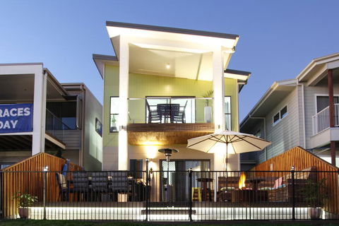Lakeside Deck House - Accommodation Perth 3