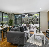 Large unit amid inner-city greenery close to CBD - Perth Resorts
