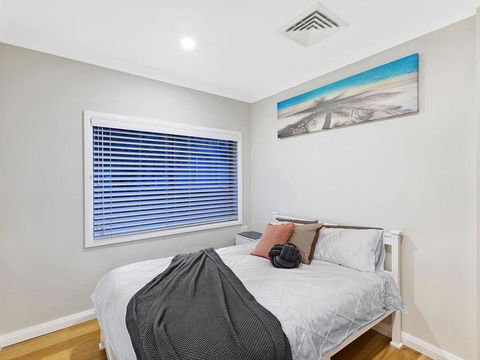Lavish Lakefront Pool House - Accommodation Perth 2