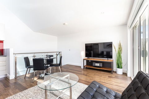 Leichhardt Self-Contained Modern One-Bedroom Apartment (9NOR) - Accommodation Perth 1