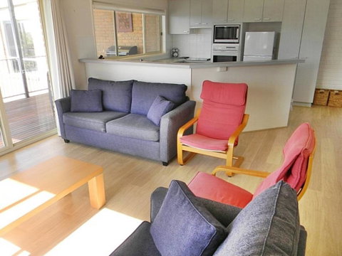 LIFE'S A BEACH - Accommodation Perth 1