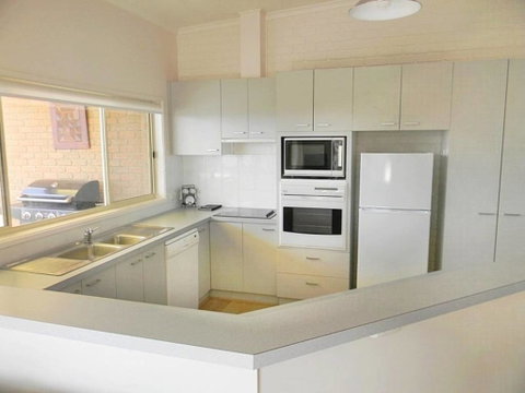 LIFE'S A BEACH - Accommodation Perth 3