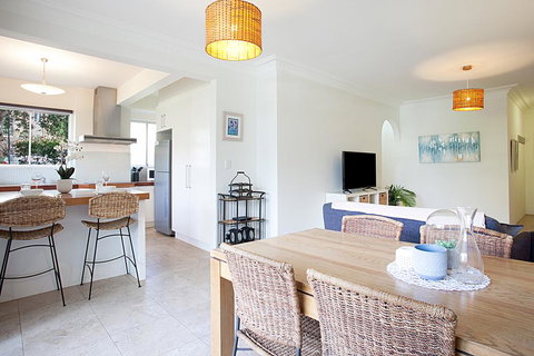 Light And Airy Garden Apartment Steps From Surf - Perth Resorts 1