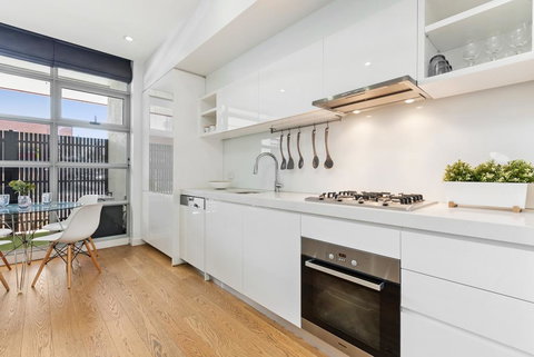 Light-Filled Beachside Apartment In Trendy Area - Perth Resorts 2