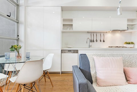 Light-Filled Beachside Apartment In Trendy Area - Perth Resorts 3