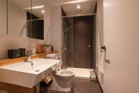 LUXE 2B Apartment Fully Furnished With Pool And Gym - Accommodation Perth 0