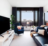 Luxe Apartment Five Minutes From Airport and City - Accommodation Perth