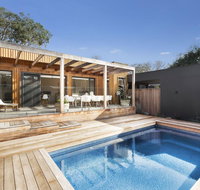 Luxe on Lydgate Family retreat with pool WiFi Foxtel walk to beach - Accommodation Perth
