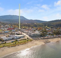 Luxurious Apartment A Stones Throw From The Beach - Accommodation Perth