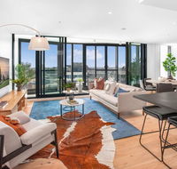 Luxury 3-Bed Apartment Near Valley Shops and Bars - Accommodation Perth