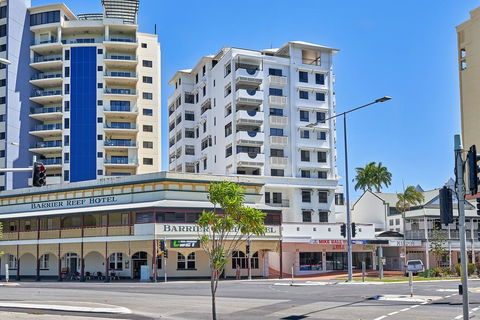 Luxury Cairns Penthouse Apt With Ocean Views (903) - Accommodation Perth 1