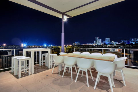 Luxury Darwin City Lights Jacuzzi Central Location Large House New Furnishings - Accommodation Perth 0
