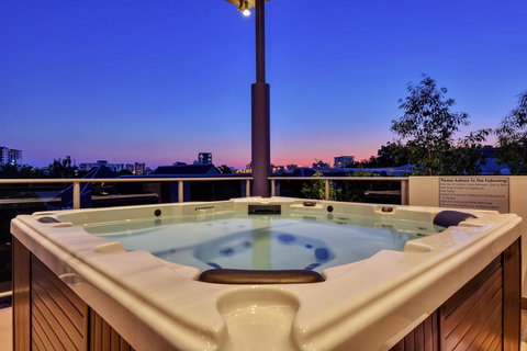 Luxury Darwin City Lights Jacuzzi Central Location Large House New Furnishings - Accommodation Perth 3