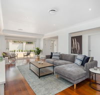 Luxury Family-size Home in Smart Beachside Suburb - Accommodation Perth