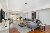 Luxury Family-size Home in Smart Beachside Suburb
