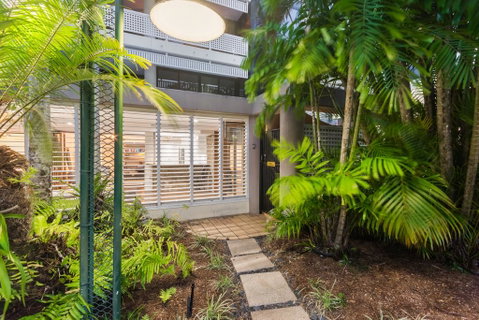 Luxury Pool Side Apartment In Beachfront Resort - Accommodation Perth 2