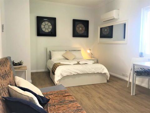 M207 Within The Free Transit Zone. Central Studio - Accommodation Perth 1