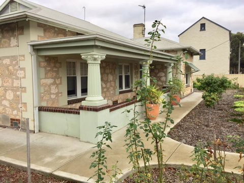 MacDonnell House Naracoorte - Accommodation Perth 1