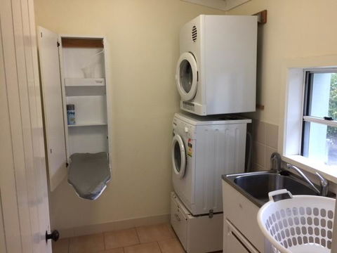 MacDonnell House Naracoorte - Accommodation Perth 3