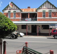 Maclean Hotel - Perth Resorts