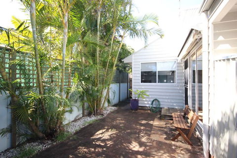 MAGIC BEACH HOUSE - PET FRIENDLY - Accommodation Perth 1
