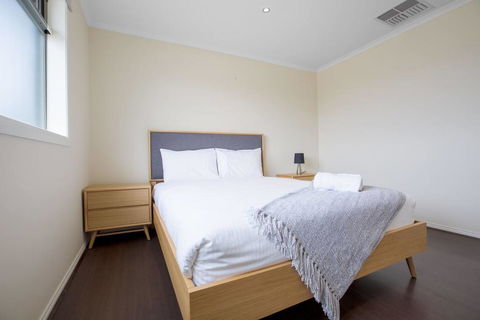 Magnificent Lux Stay@Mont Albert 4BR/WIFI/Garage - Perth Resorts 2