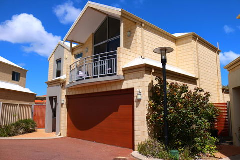 MANDURAH On The TERRACE - Accommodation Perth 0