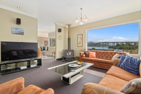 Manfield City Waterfront View Cottage - Accommodation Perth 0
