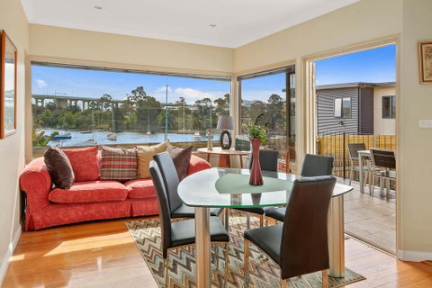 Manfield City Waterfront View Cottage - Accommodation Perth 3