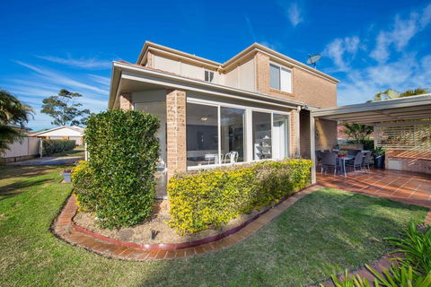 Mariner Beach House - Salamander Bay - Accommodation Perth 2